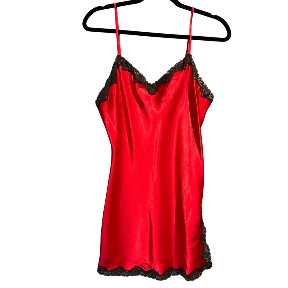 Victoria's Secret Medium Lingerie Slip Gown Red Black Lace Sexy Pretty Chemise